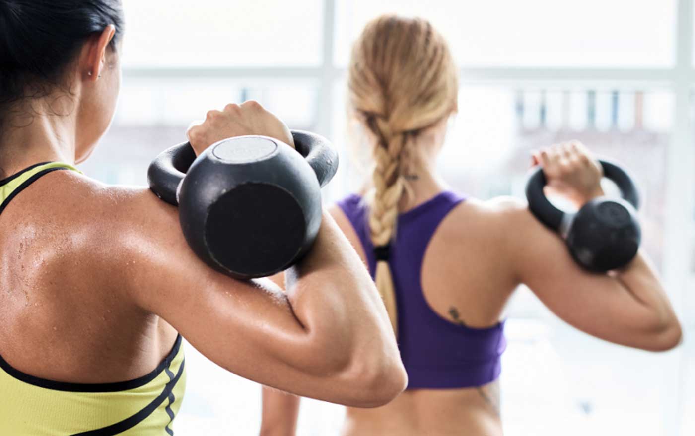 El entrenamiento de fuerza activa procesos internos que preparan tu cuerpo para un sueño reparador