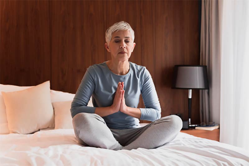 La meditación es un buen hábito para propiciar un sueño reparador
