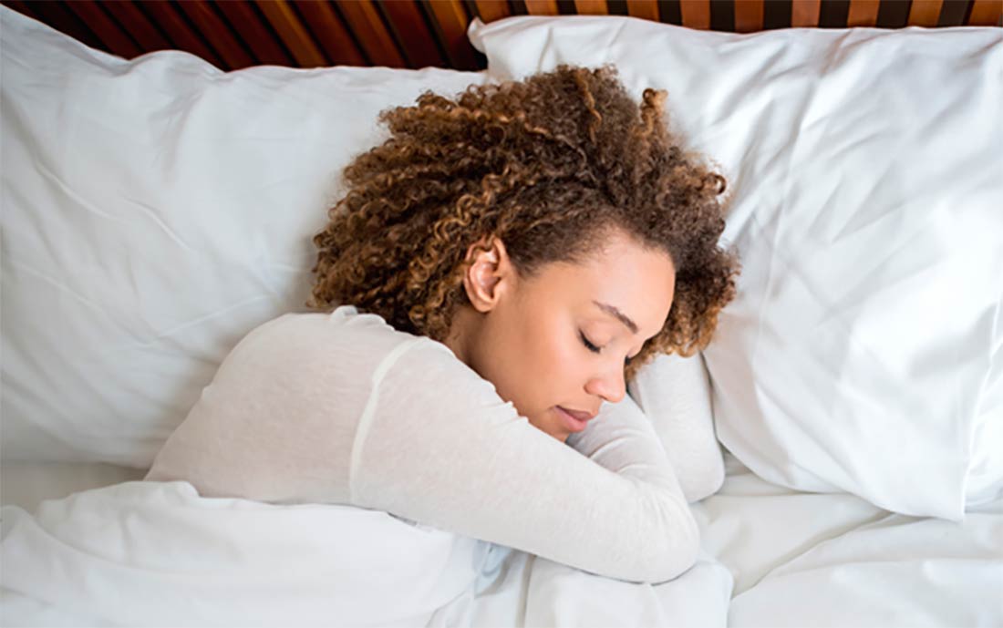 Dormir bien rejuvenece la piel