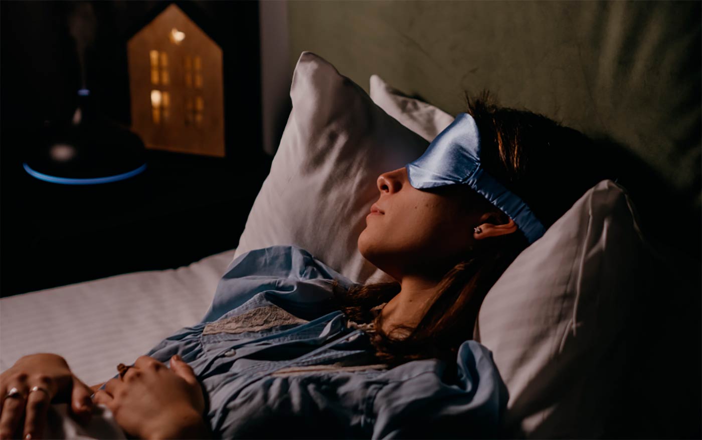 Un antifaz puede ayudarte a dormir completamente a oscuras
