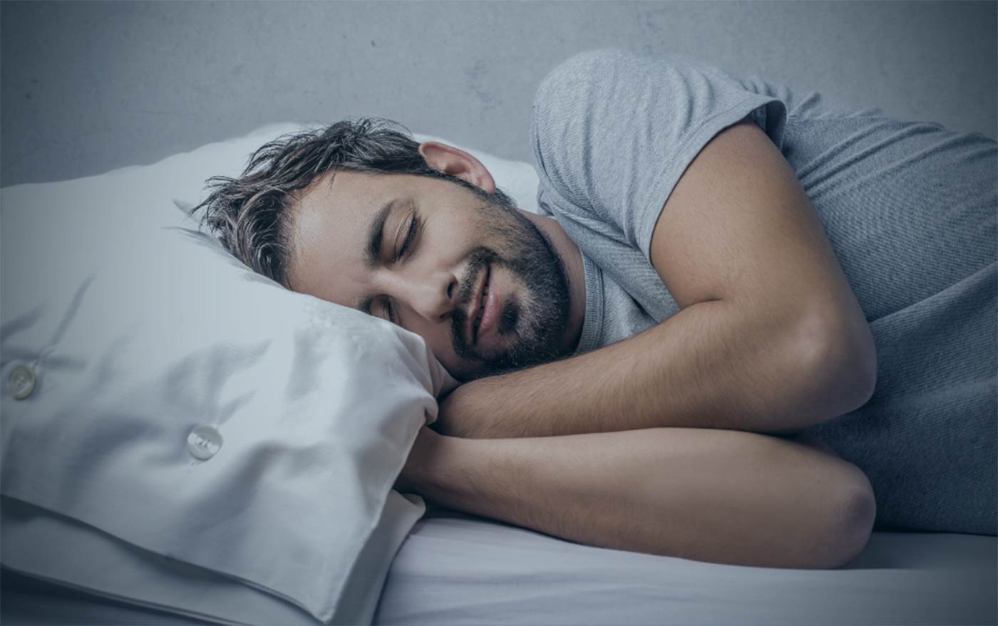 Si duermes de lado, elige una almohada de altura alta y firmeza media