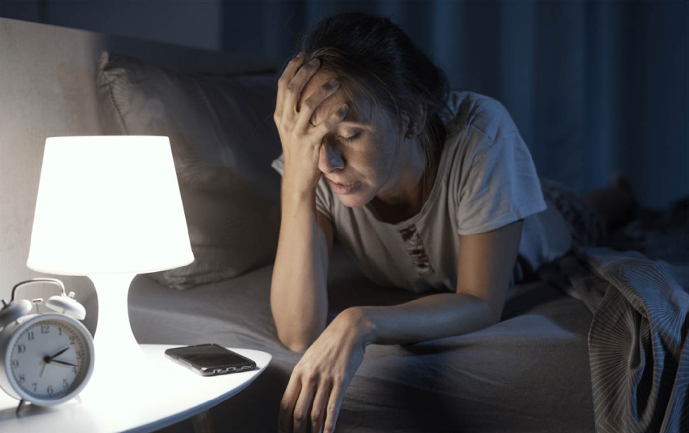 A los 50, los cambios físicos y hormonales pueden alterar el sueño