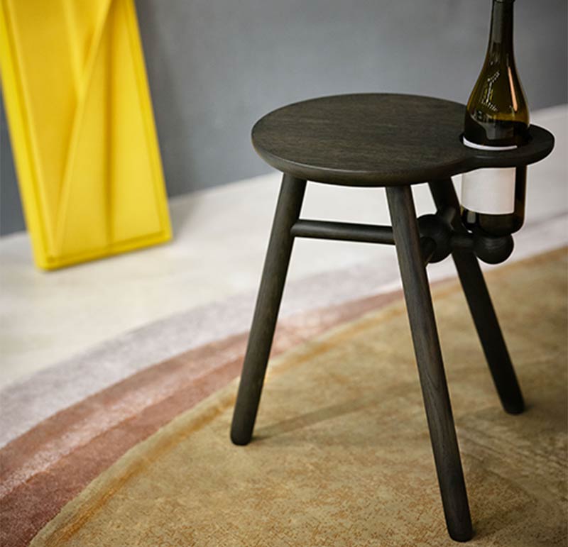 Mesa Pode Bottle Stool. Diseño versátil con alma lúdica