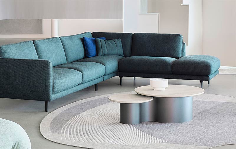Mesa Pode Flowy. Geometría orgánica con carácter mediterráneo