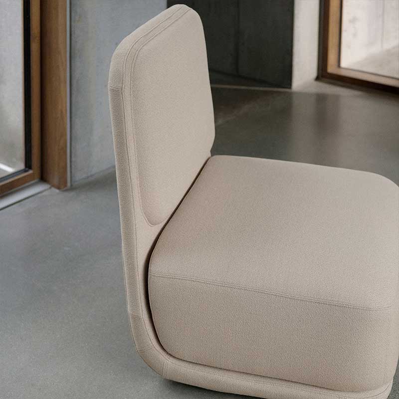 Sillón Softline Standby Chair High. Diseño con intención, presencia con propósito
